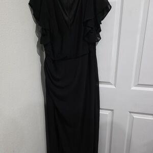 Elegant Black Maxi Dress with Ruffle Detail